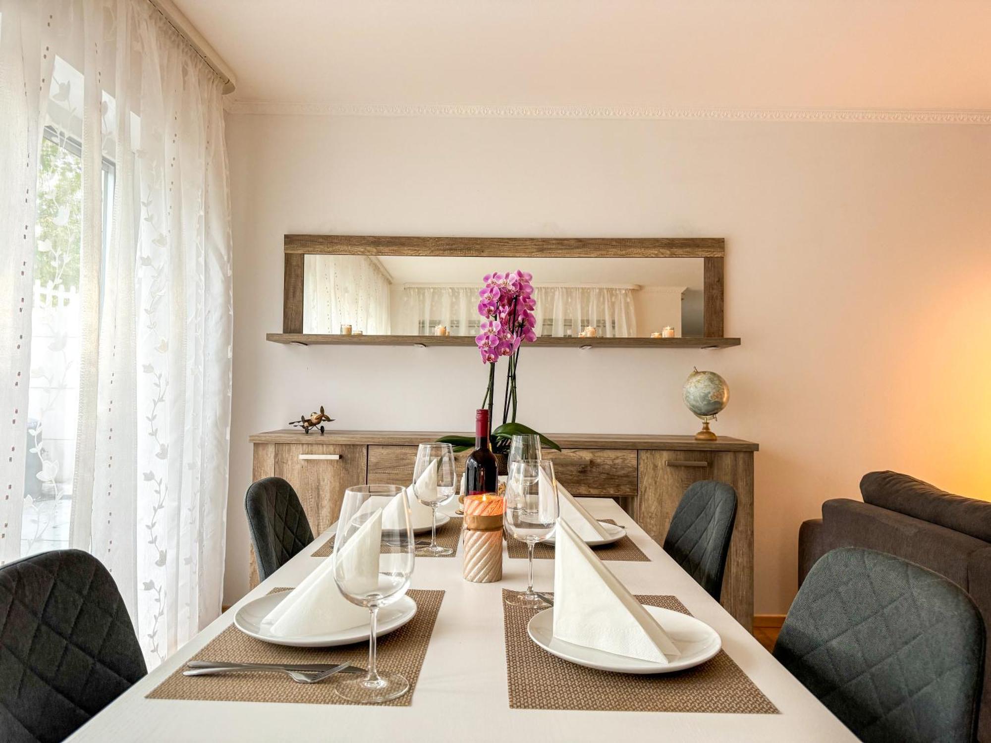 Modern Und Lichtdurchflutet - Ferienwohnung Mit Terrasse Fachbach Kültér fotó